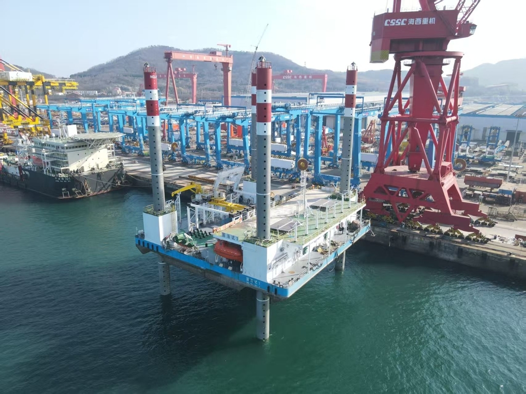 国家海工装备再添利器！武汉造海上自升式试验平台“国海试３”启航