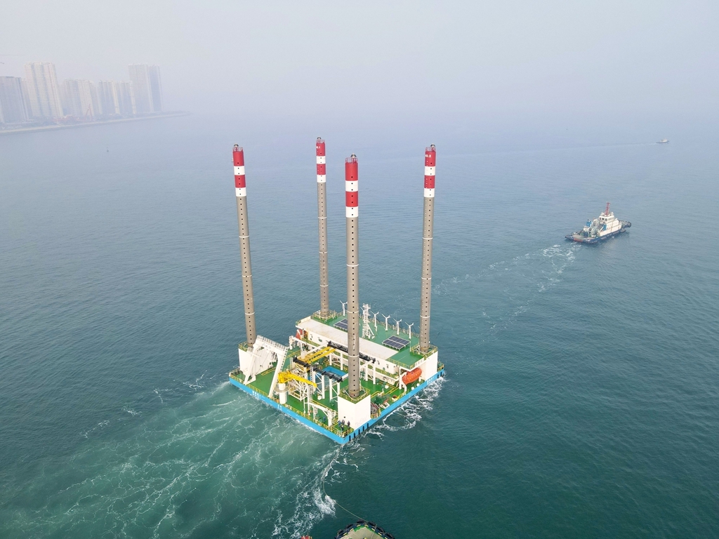 国家海工装备再添利器！武汉造海上自升式试验平台“国海试３”启航