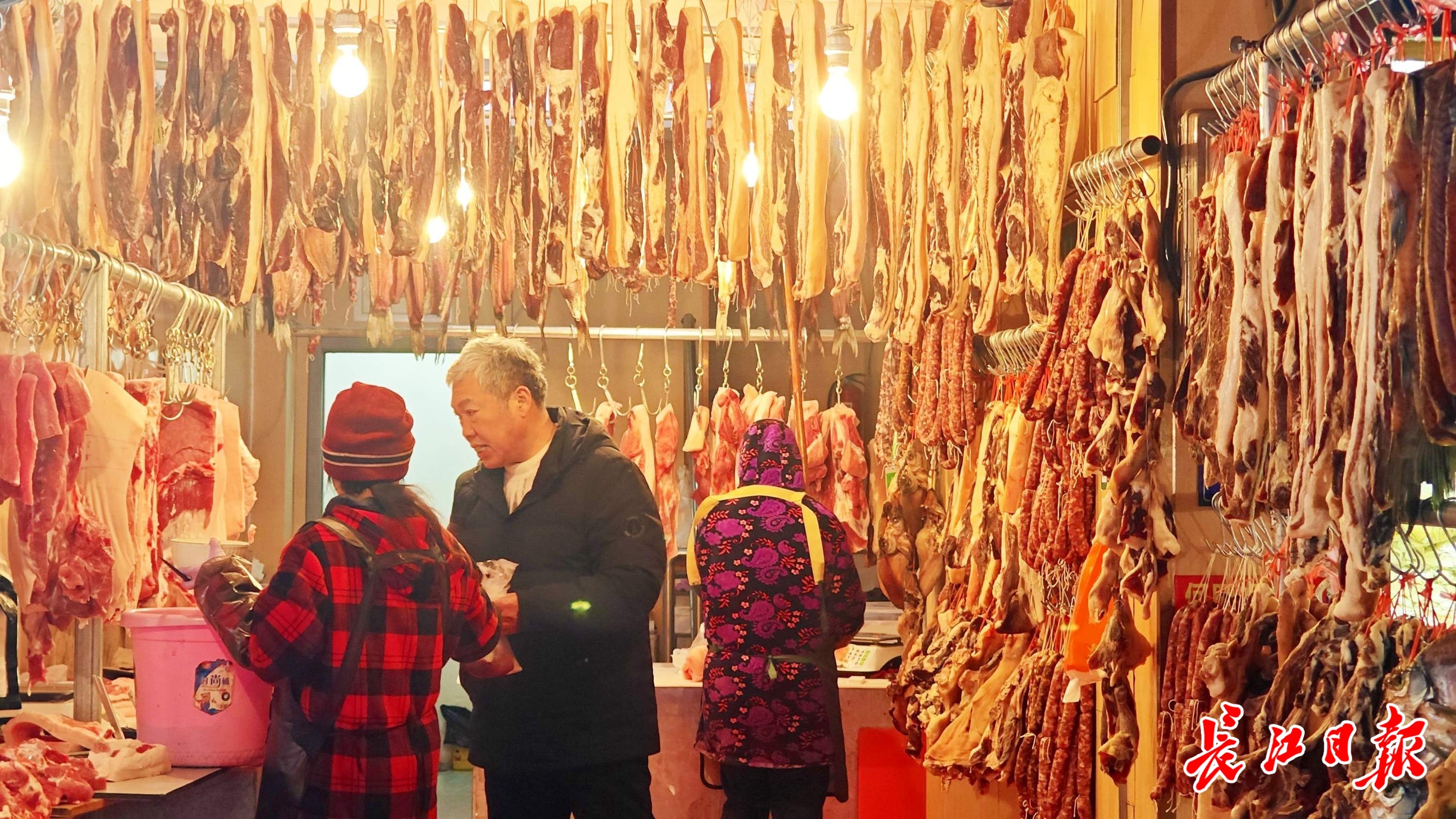 1-4.jpeg 红红火火迎新年,农贸市场有年味