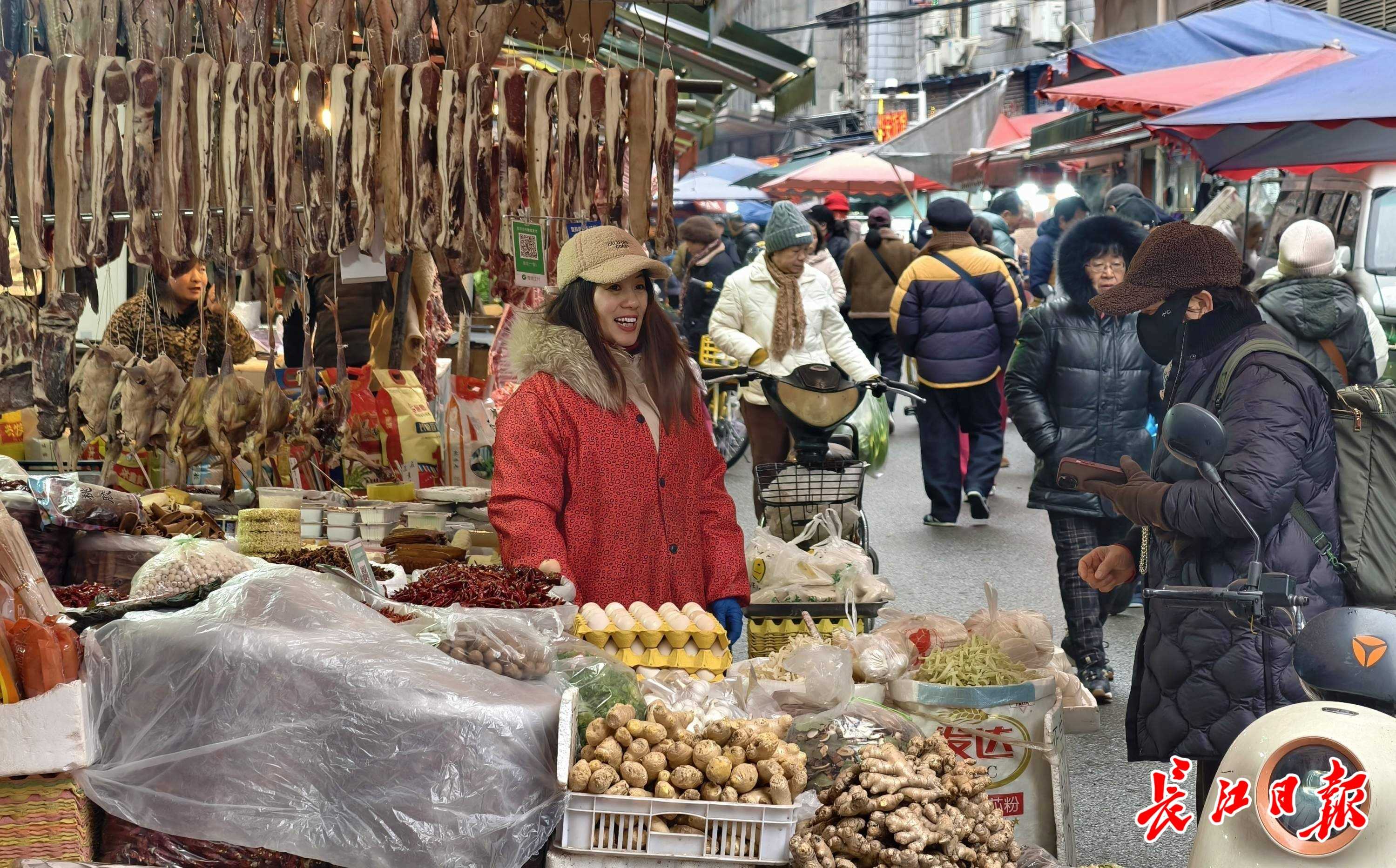 1-6.jpeg 红红火火迎新年,农贸市场有年味