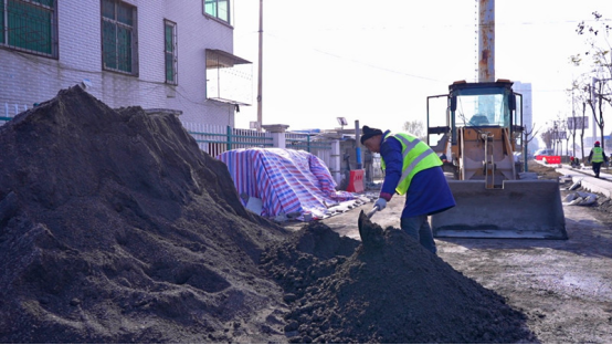 高场街道改建废弃水坑 打造便民小游园