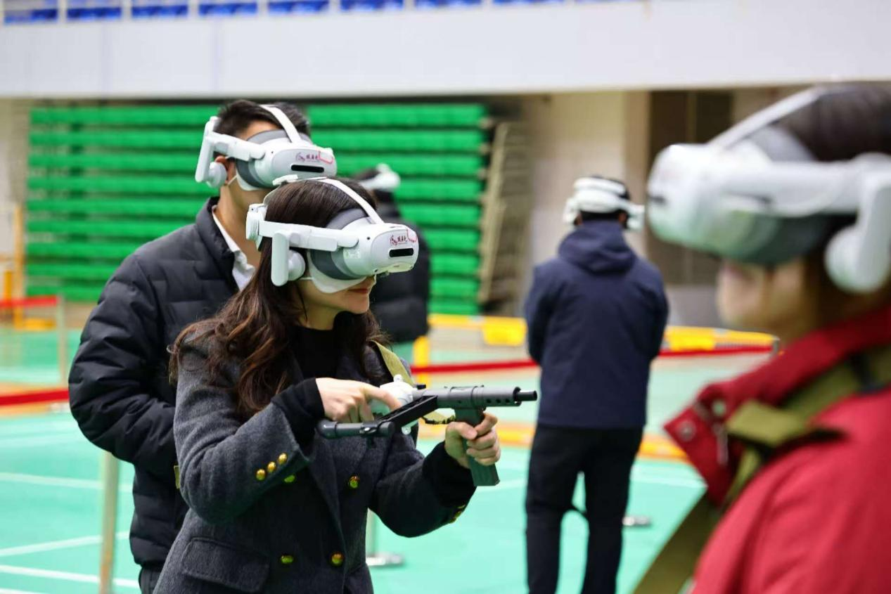 纪念长征胜利90周年 中南财经政法大学举办《跟着走·长征》VR沉浸式“大思政课”体验展