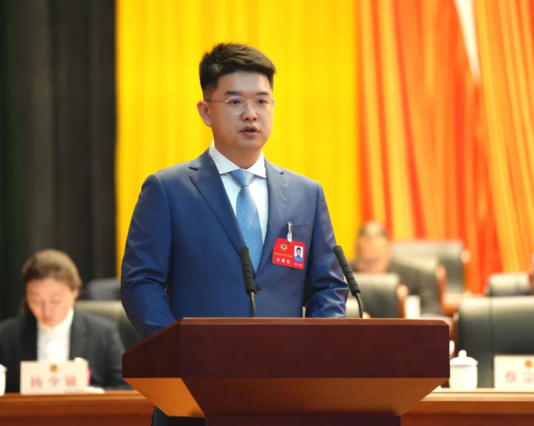 建言献策促发展 奋楫笃行启新程