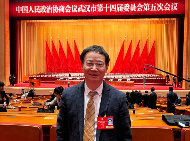 中南财经政法大学人大代表、政协委员在武汉市两会上积极建言献策