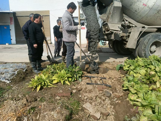 30盏太阳能路灯照亮群众幸福路