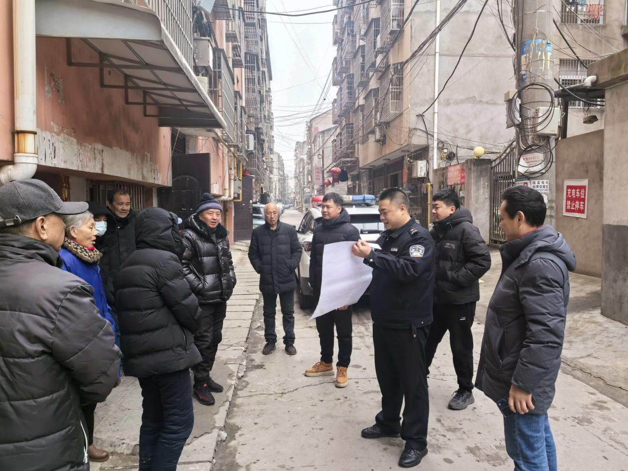 园林街道反诈宣传进塆台 筑牢群众安全防线