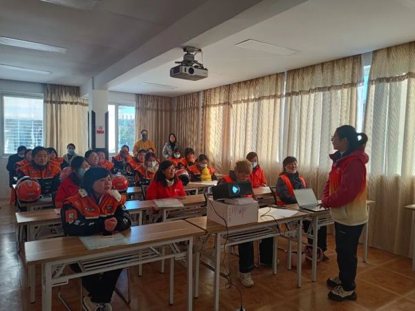 【走进沿河社区】从歇脚到共治，骑手竟成 “社区红人”！