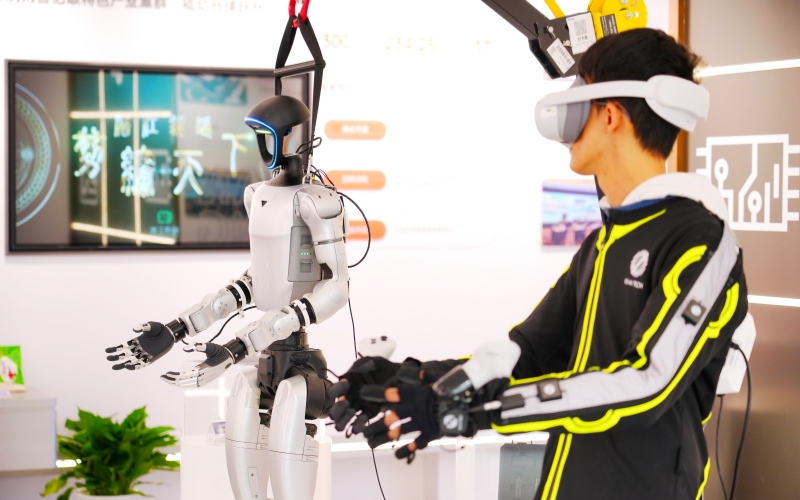 [人民网]潜江（武汉）离岸科创中心揭牌 深度融入武汉都市圈