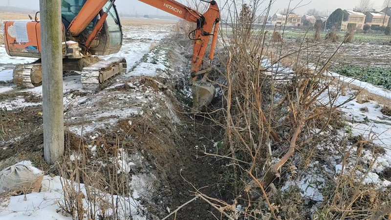 周矶管理区红旗社区：清淤疏渠解民忧 筑牢农耕保障线