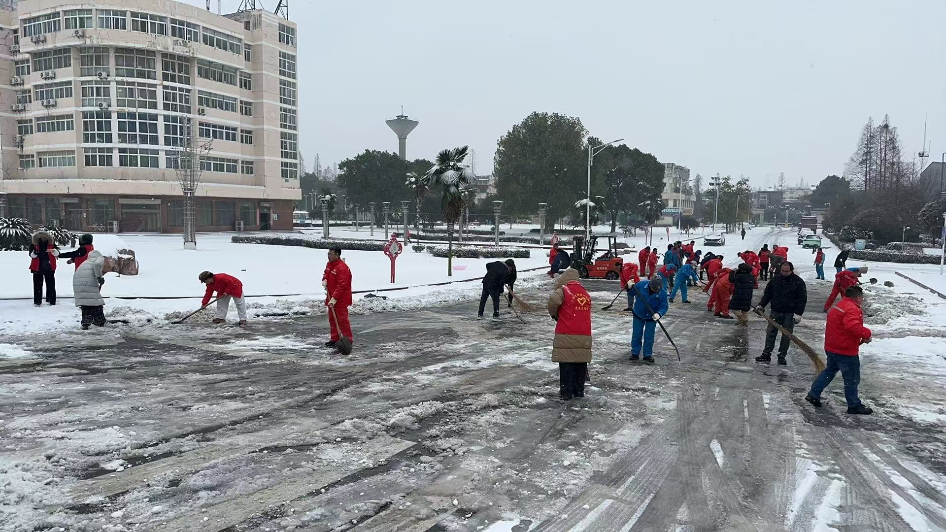 寒冬鏖战保平安——来自风雪一线的报告