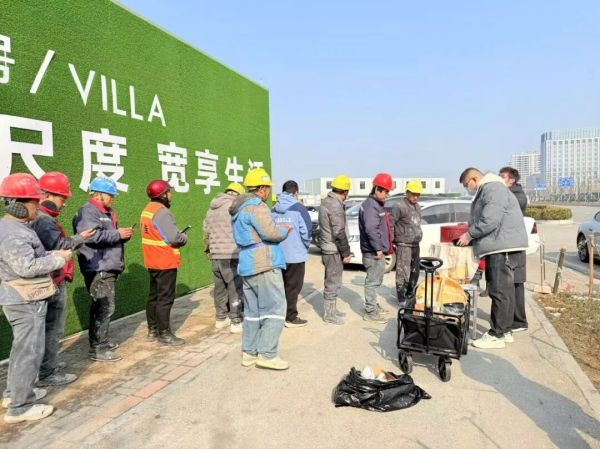8 元管饱！荆门这对夫妻的“工地饭摊”太暖心