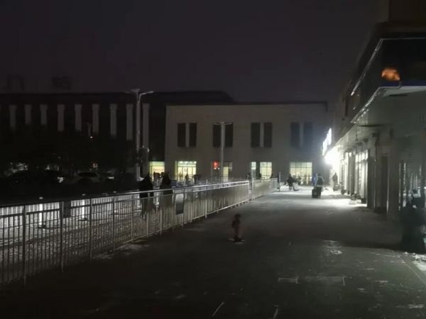 雪战到底！荆门火车站全员坚守，为旅客筑牢冬日出行安全线