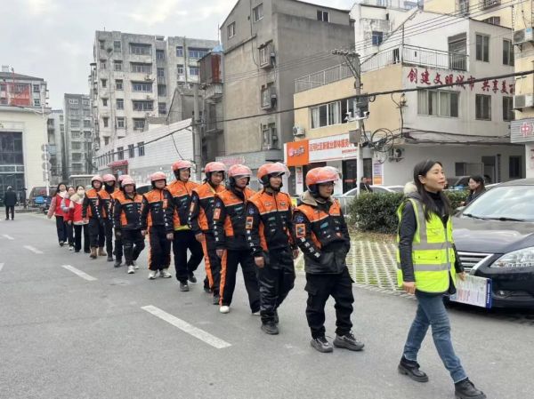 【走进沿河社区】从歇脚到共治，骑手竟成 “社区红人”！