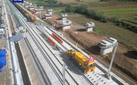 实干开新局 奋战开门红 | 西十高铁与汉十高铁连接工程接触网承力索更换完成 两条高铁“牵手”在即