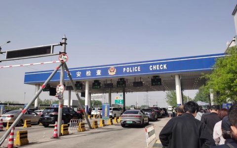 春运启幕倒计时！黄州区为G347国道“点亮”110余根警示桩