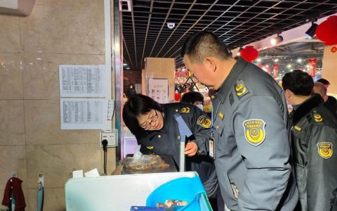 节前专项整治 筑牢“计量防线” 咸安开展电子计价秤市场专项整治