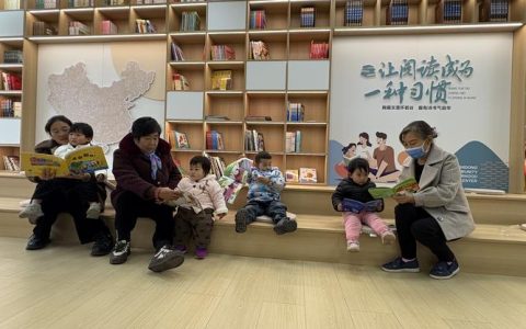 书香润童心　关爱暖寒冬