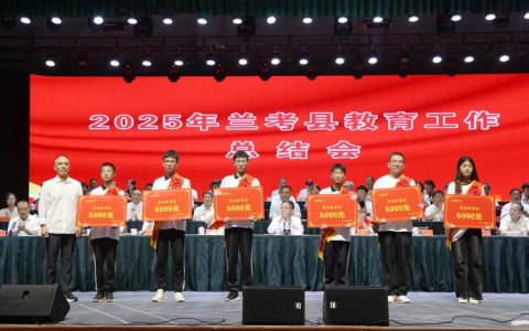 附属华中科技大学首届“育新”园丁奖颁奖仪式举行