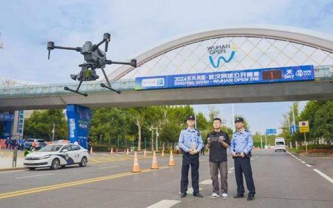 无人机巡飞、AI研新药、无人车上路数智生活照进现实