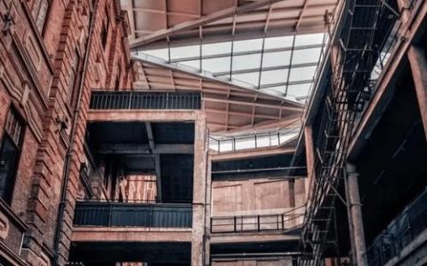 老厂变片场，超百个场景一站式拍摄，汉江湾畔“竖”起AI影视基地