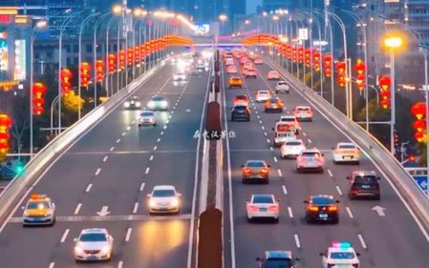 大红灯笼沿街挂，春节前的武汉“红”起来了