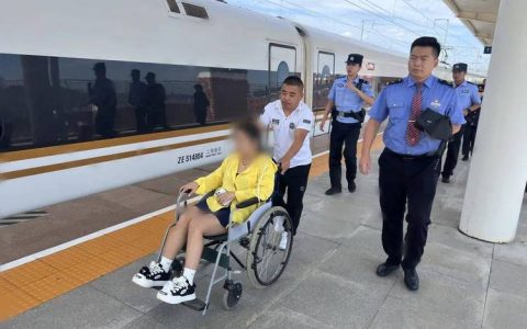 7岁儿童动车上突发急病，列车临时停靠十堰紧急送医