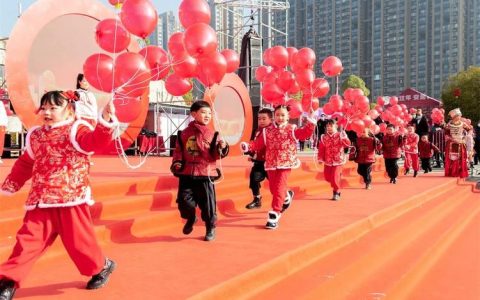 利川市打造“传统+时代”新春盛会