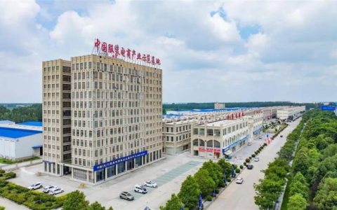 中国 （天门） 服装电商城获评“2025 湖北优秀服装产业园”