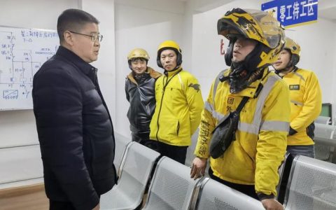 市委社会工作部、市市场监管局节前走访慰问外卖骑手