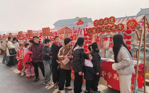 街头寻年味  通山新年气息扑面而来