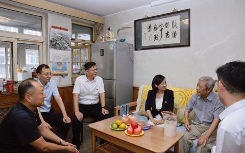 孙兵慰问朱松纯教授团队并座谈交流