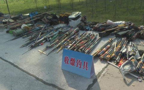 嘉鱼集中销毁禁用渔具  共护长江水域生态