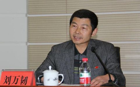 市人大常委会召开离退休老干部座谈会