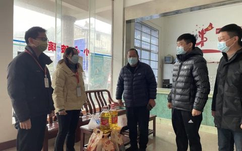 新春送温暖  赤壁城发集团慰问困难党员群众