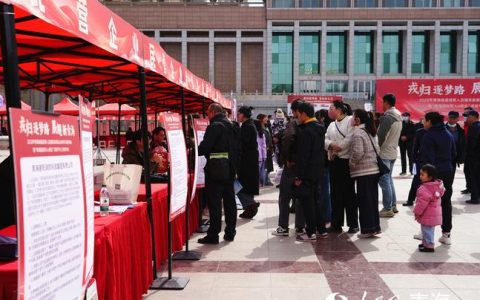 葛店携手黄冈团风举办专场招聘会