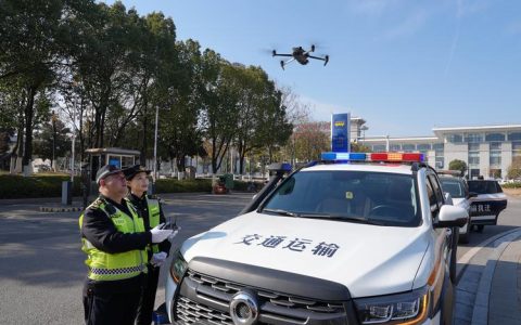 市交通运输综合执法支队梁子湖大队联合检查护航春运交通安全