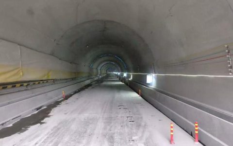 十巫南高速公路兵营2号隧道左幅贯通