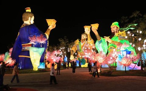 你赏灯我守护 多部门联动为灯会保驾护航