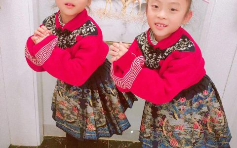 姐妹花三年志愿服务暖人心 十岁双胞胎成社区“小明星”