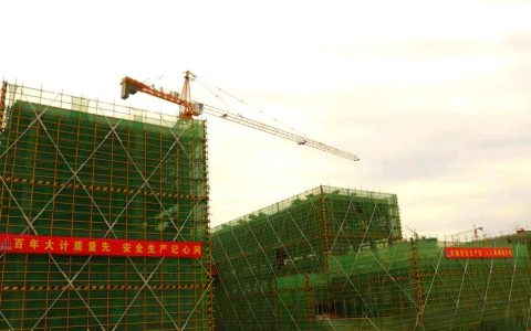 新高中项目一期主体建筑封顶