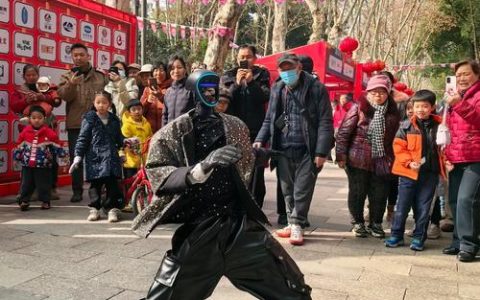 新春走基层 ｜参与主持、表演节目、做讲解员，人形机器人节前接单忙