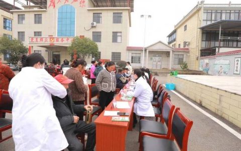 黄冈市疾控中心联合浠水县卫健局开展“新春送暖 健康同行”科普义诊活动