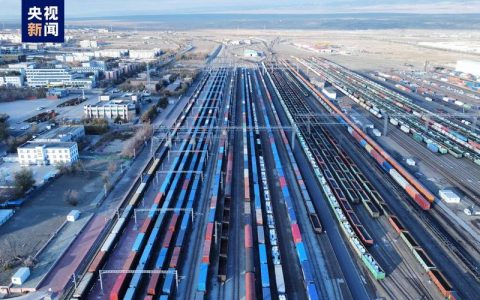 实现“黄金水道”与“钢铁丝路”无缝对接 香炉山站半年发送中欧（亚）班列17列