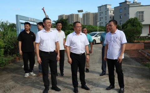 市领导调研城市文明建设工作