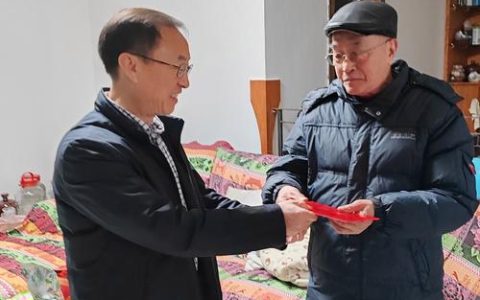 咸安区林业局走访慰问困难党员和老干部