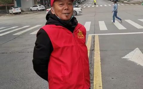 崇阳城区重点路段重点时段 1200余名志愿者“上岗”