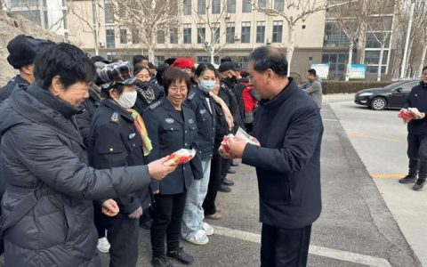 武汉大学领导春节前看望慰问教职工代表