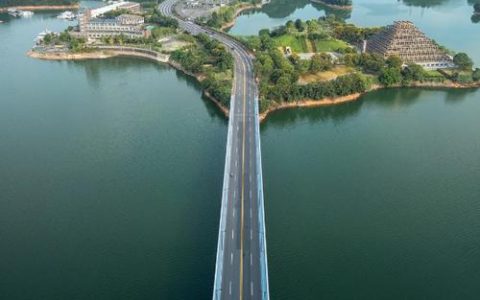 投千万资金 拓百里公路