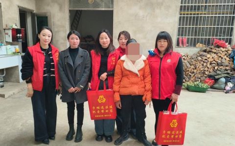 咸安妇联情暖新春关爱同行