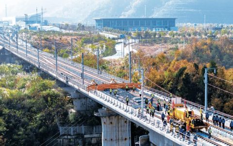 “建设鄂西区域性中心城市，十堰怎么干”系列报道④ | 立体交通联八方 ——十堰从内陆腹地迈向国家物流枢纽城市